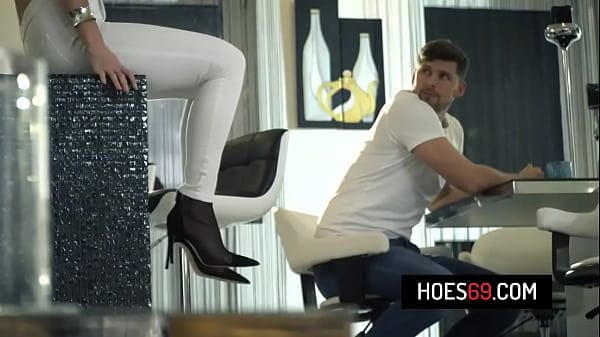 Perv boyfriend licking his girlfriend feet’s Kaisa Nord and destroys her tight ass