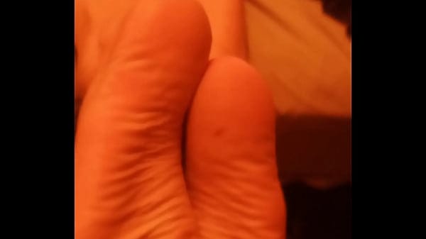 Feet soles eager to receive cum load