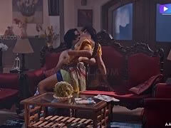 Molliges indisches Girl beim Sexspiel mit ihrem Freund